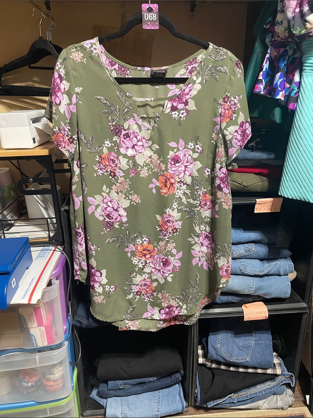 #068 size 0 torrid Olive Floral Short Sleeve Blouse